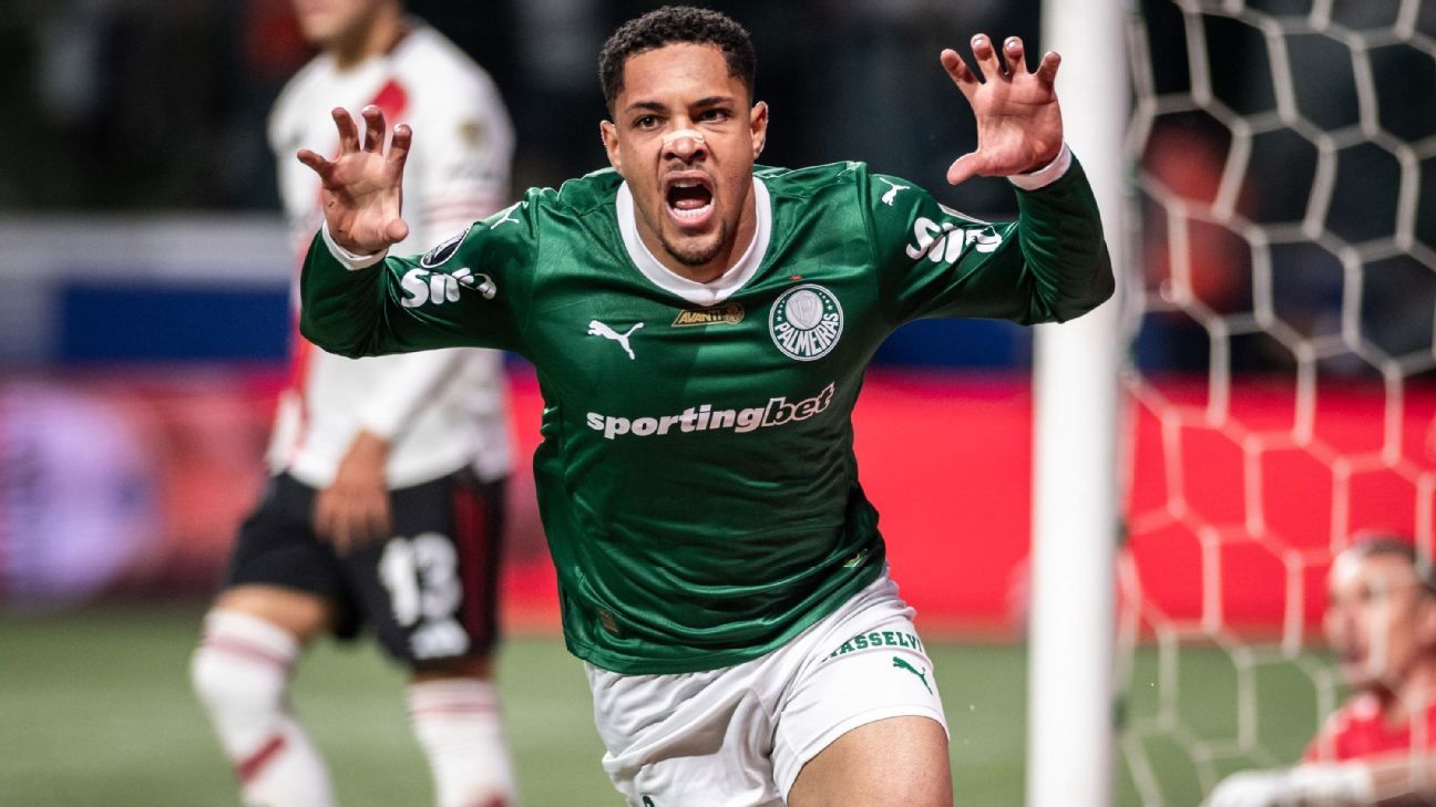 Vitor Roque, surpreso com convocação para a seleção, agradece Palmeiras enquanto jogava videogame