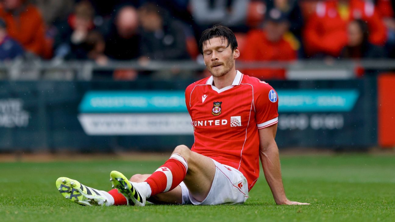 Kieffer Moore y Wrexham