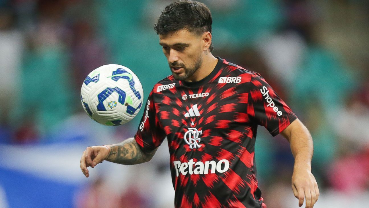 Arrascaeta rebate críticas ao momento do Flamengo no ano: 'Sempre tentam criar crise de fora para dentro'