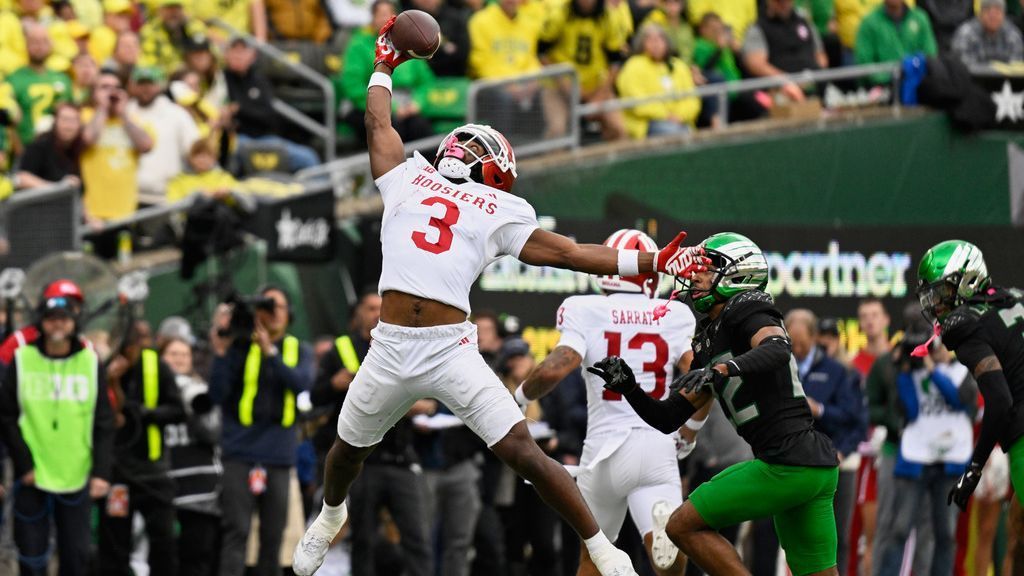 Indiana topples No. 3 Oregon to stay unbeaten