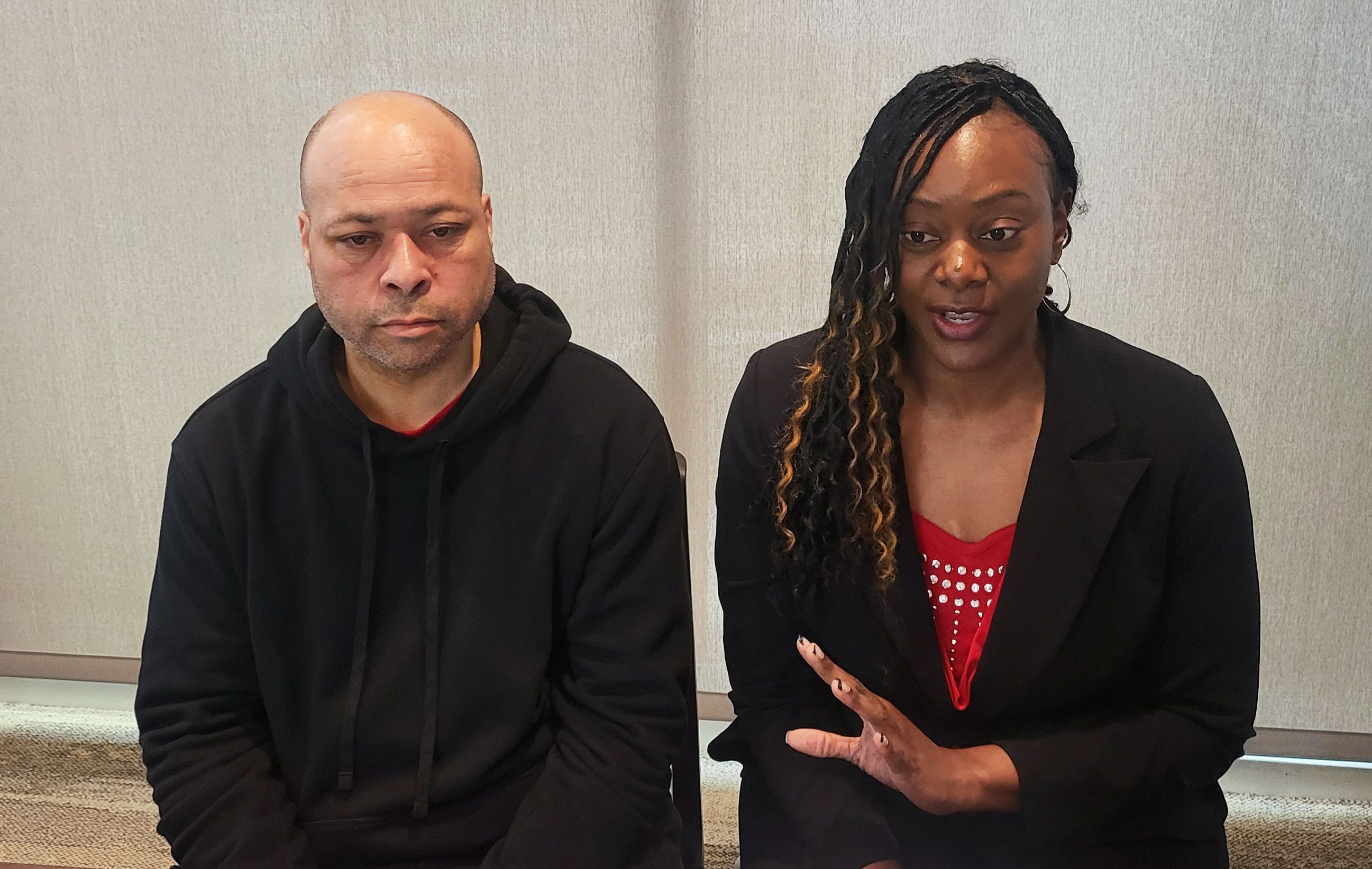 Familia Busca Justicia Tras Falsa Acusación en Tiroteo Parade Chiefs 2 Denton Loudermill Jr. trabajó con la abogada LaRonna Lassiter Saunders después de las acusaciones falsas de que él era el pistolero en el mitin del desfile.