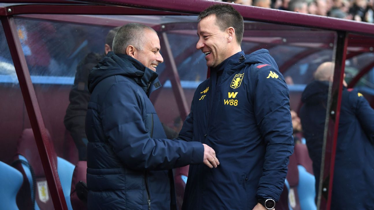 Terry sueña con dirigir al Chelsea: "Es mi último sueño" 3 John Terry en el banquillo