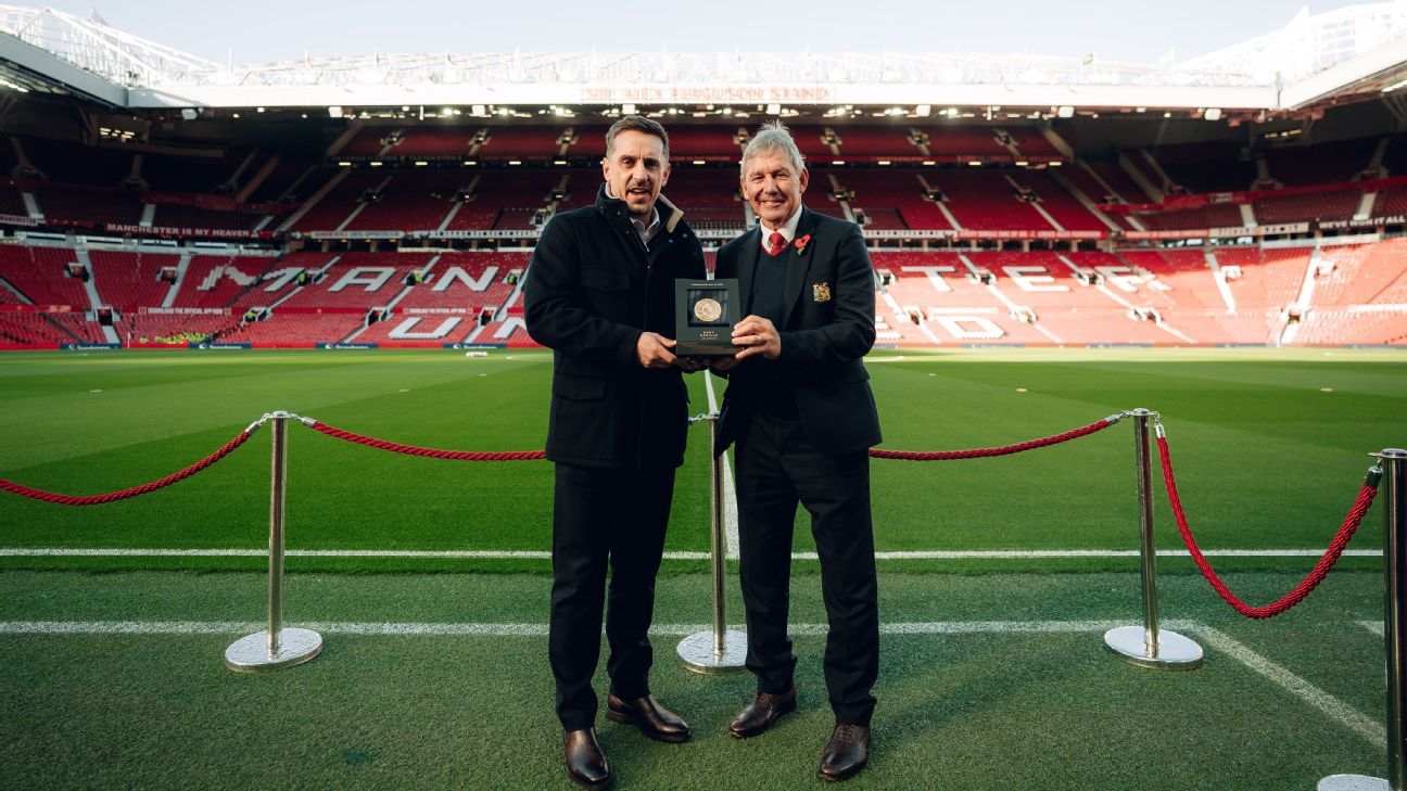 Gary Neville inducted into PL Hall of Fame