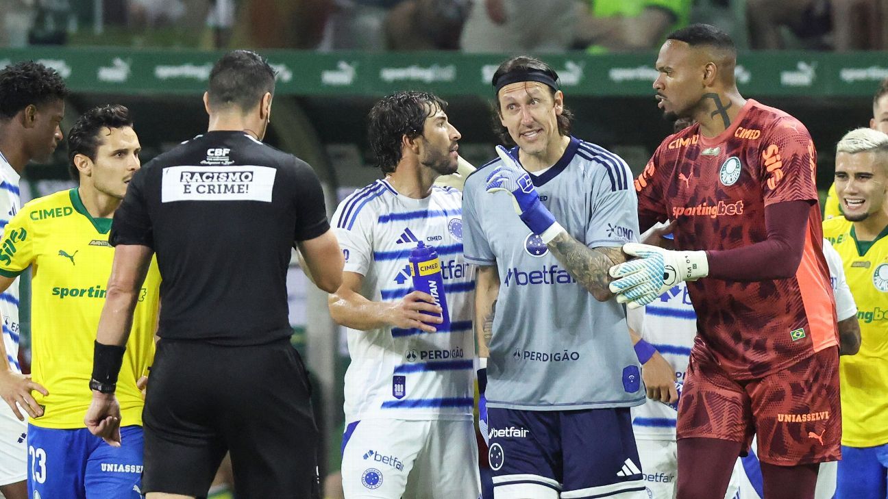 Torcedor do Palmeiras que jogou garrafa em Cássio é identificado e levado à Polícia; clube registra Boletim de Ocorrência