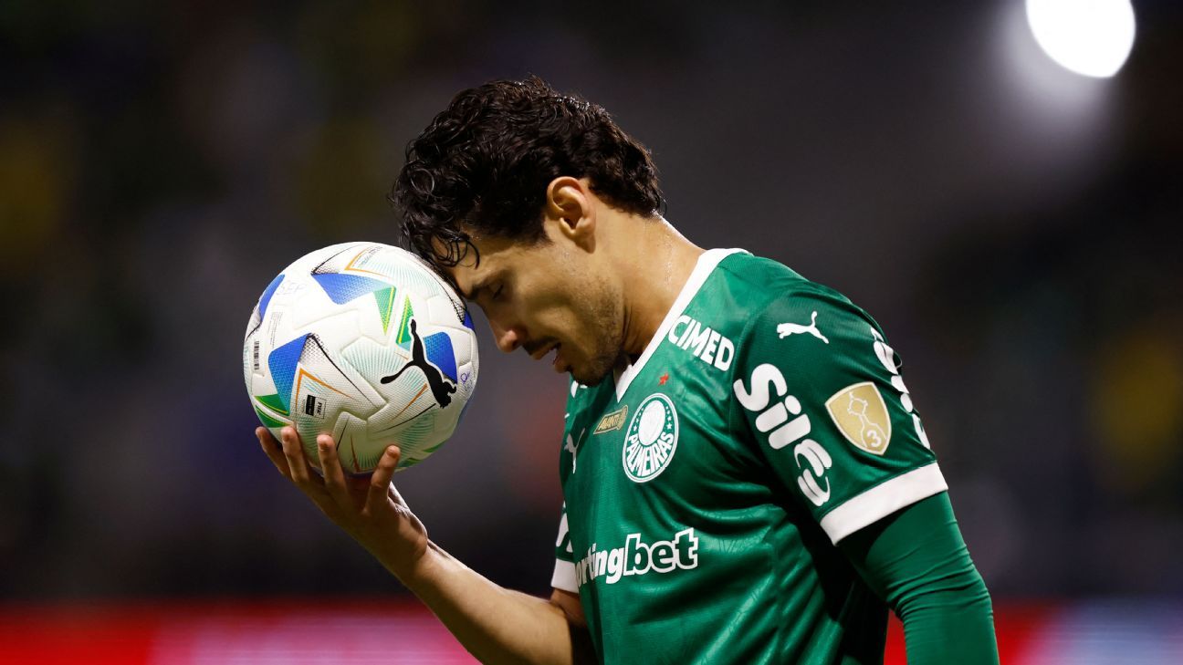 Pênalti, 'fila de desculpas' e futuro: Veiga abre o coração após noite épica do Palmeiras na Libertadores