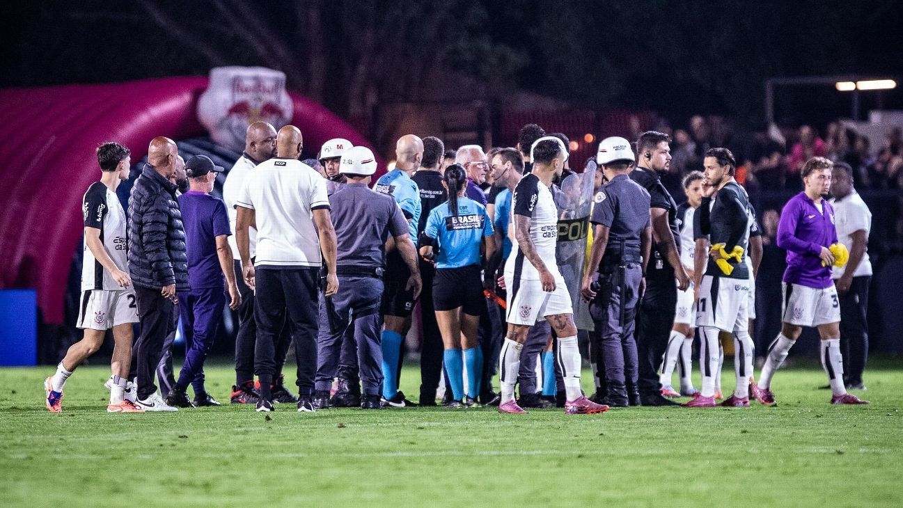 Dorival se revolta contra arbitragem