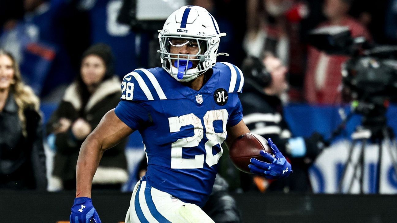 Let's overreact to Week 10: Taylor could break multiple records? Commanders' season over?