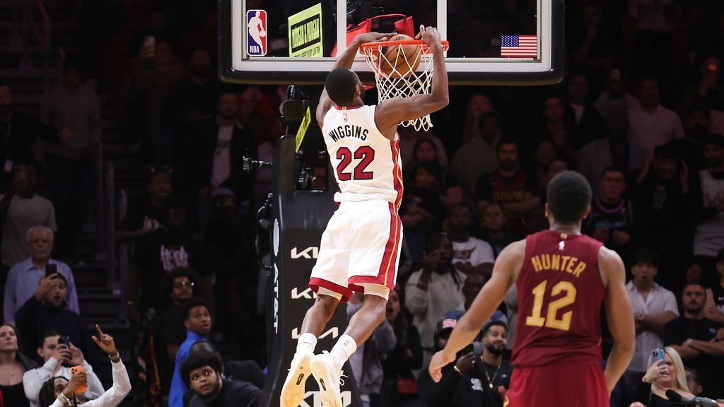 Heat steal OT win with buzzer-beating lob play