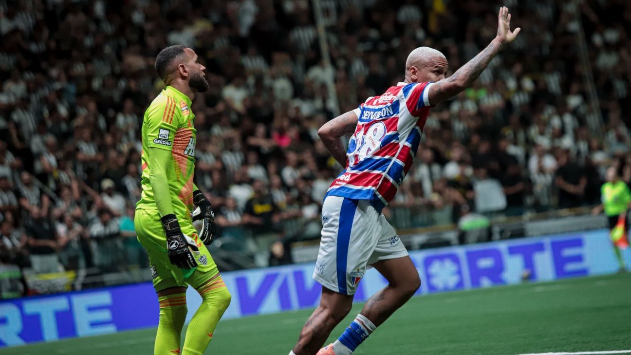 Deyverson desabafa após hat-trick e manda recado para quem já dá Fortaleza como 'rebaixado': 'Vamos batalhar até o final'