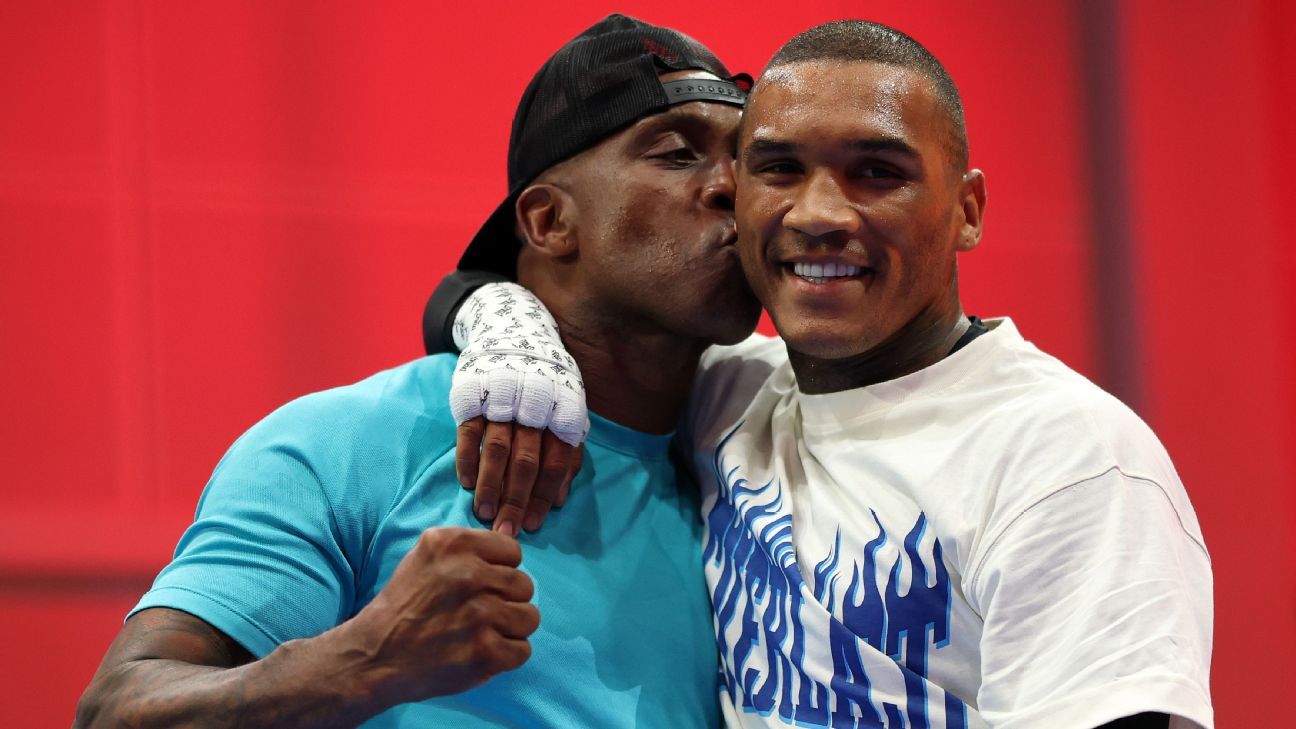 Benn Revela Lucha Contra "Demonios" Antes de Revancha con Eubank Jr. 2 Conor Benn (derecha) con su padre Nigel Benn, quien peleó dos veces contra Chris Eubank Sr.