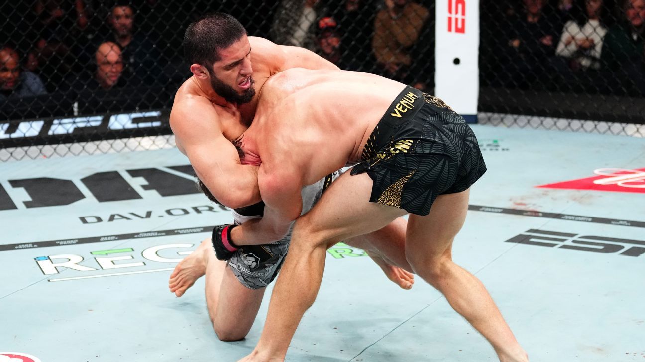 Makhachev dominates to become 2-weight champ