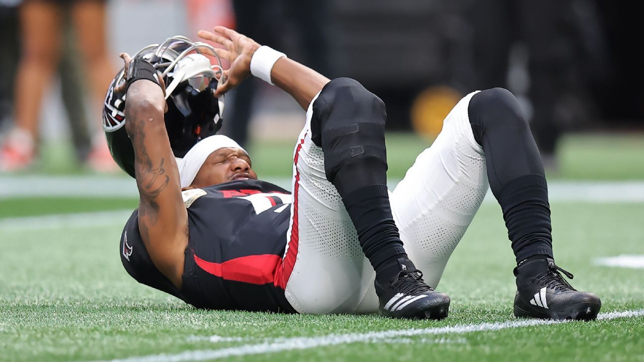 Falcons' Penix hurts knee, exits against Panthers