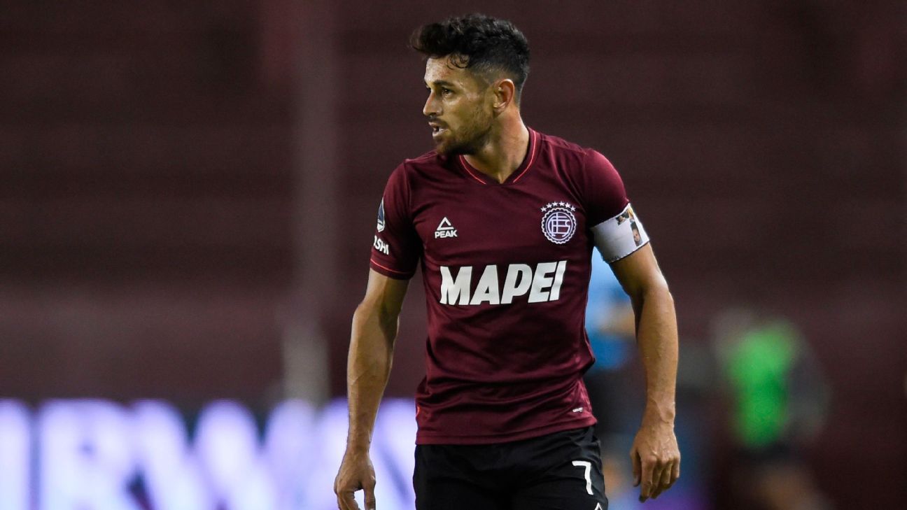 Lanús tem ídolo que passou pela Europa, virou estátua no clube e quer mais um troféu continental antes de se aposentar