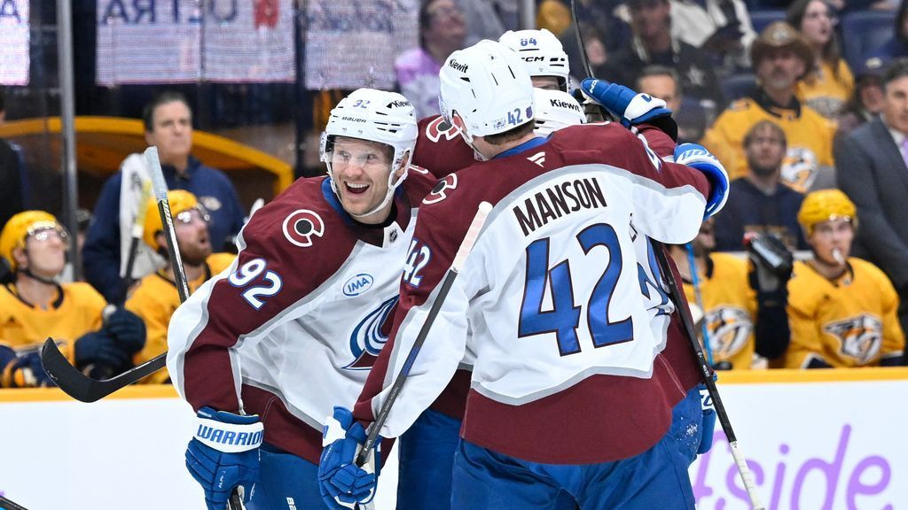 Blackwood makes 35 saves as Avs win 8th straight