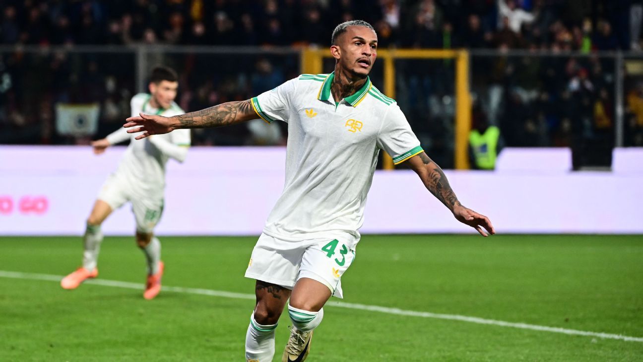 Wesley faz golaço de cavadinha em vitória da Roma, que pode fechar a rodada na liderança