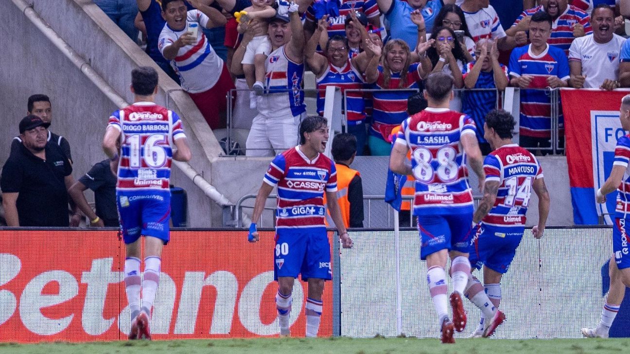 Fortaleza vence Corinthians e deixa a zona de rebaixamento do Brasileirão depois de 27 rodadas