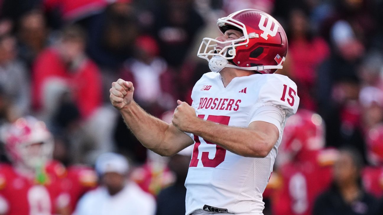 Mendoza adds to honors, scores Maxwell, O'Brien