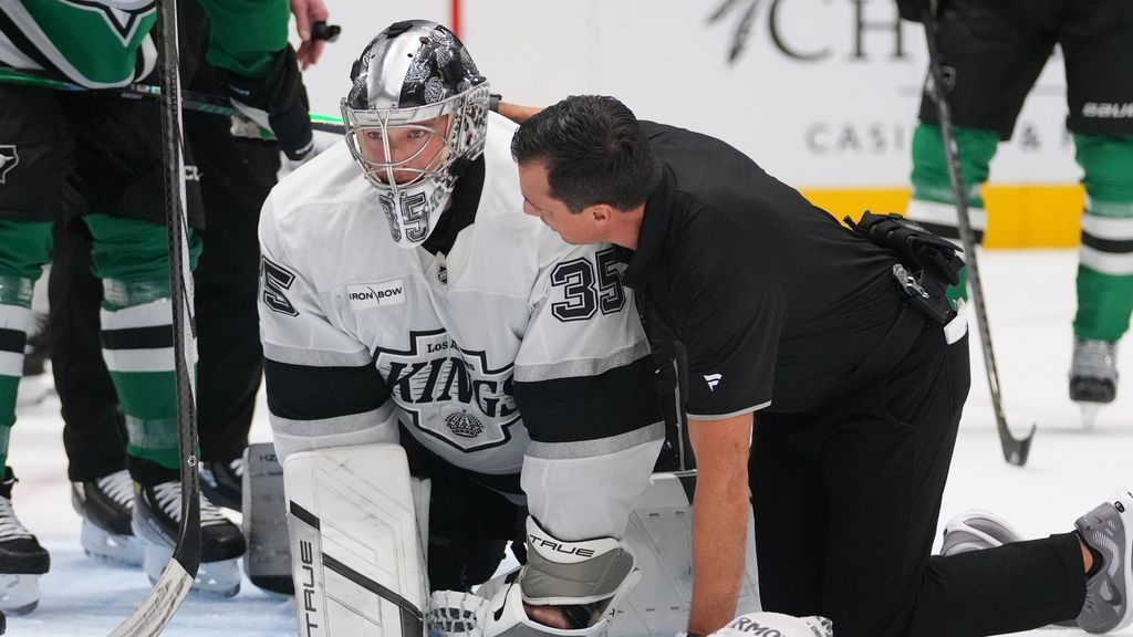 Kings put goalie Kuemper on IR after hit to head