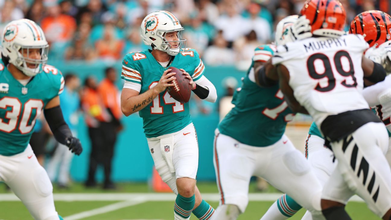 Rookie Ewers expected to remain Dolphins' QB1