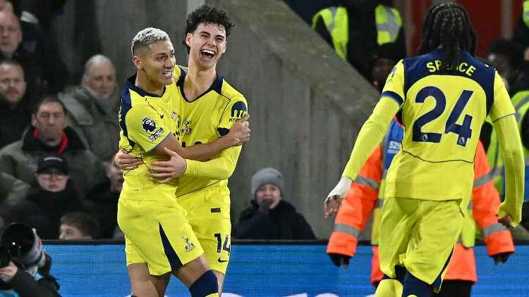 Transfer rumors, news: Four clubs chase Spurs defender Gray