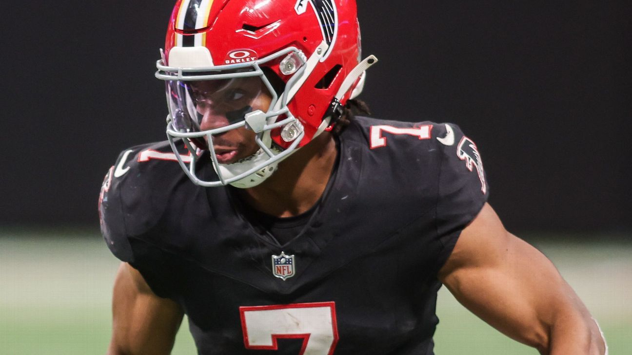 Robinson rolls up 229 total yards, Falcons soar