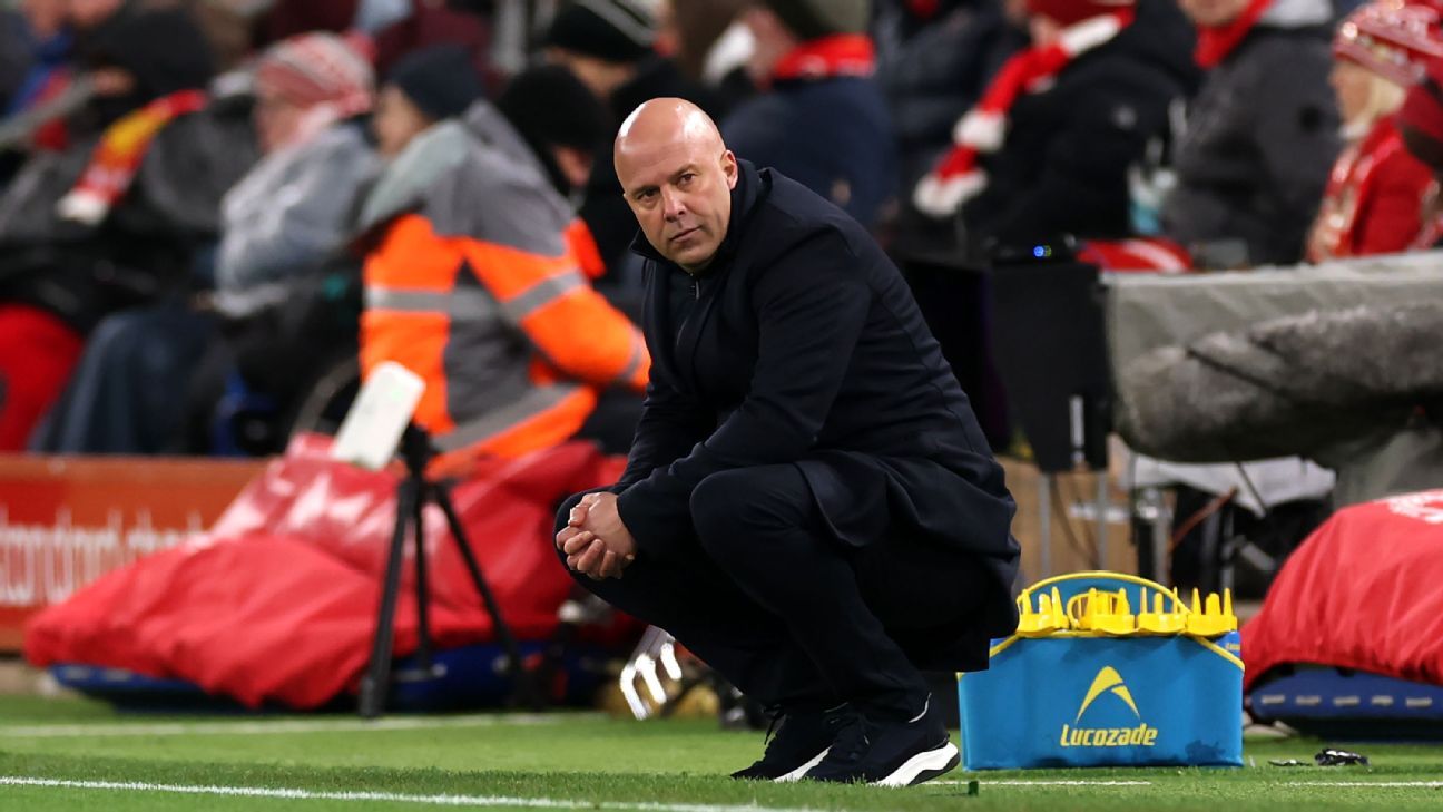 Arne Slott classificou a temporada do Liverpool como uma ‘batalha constante’