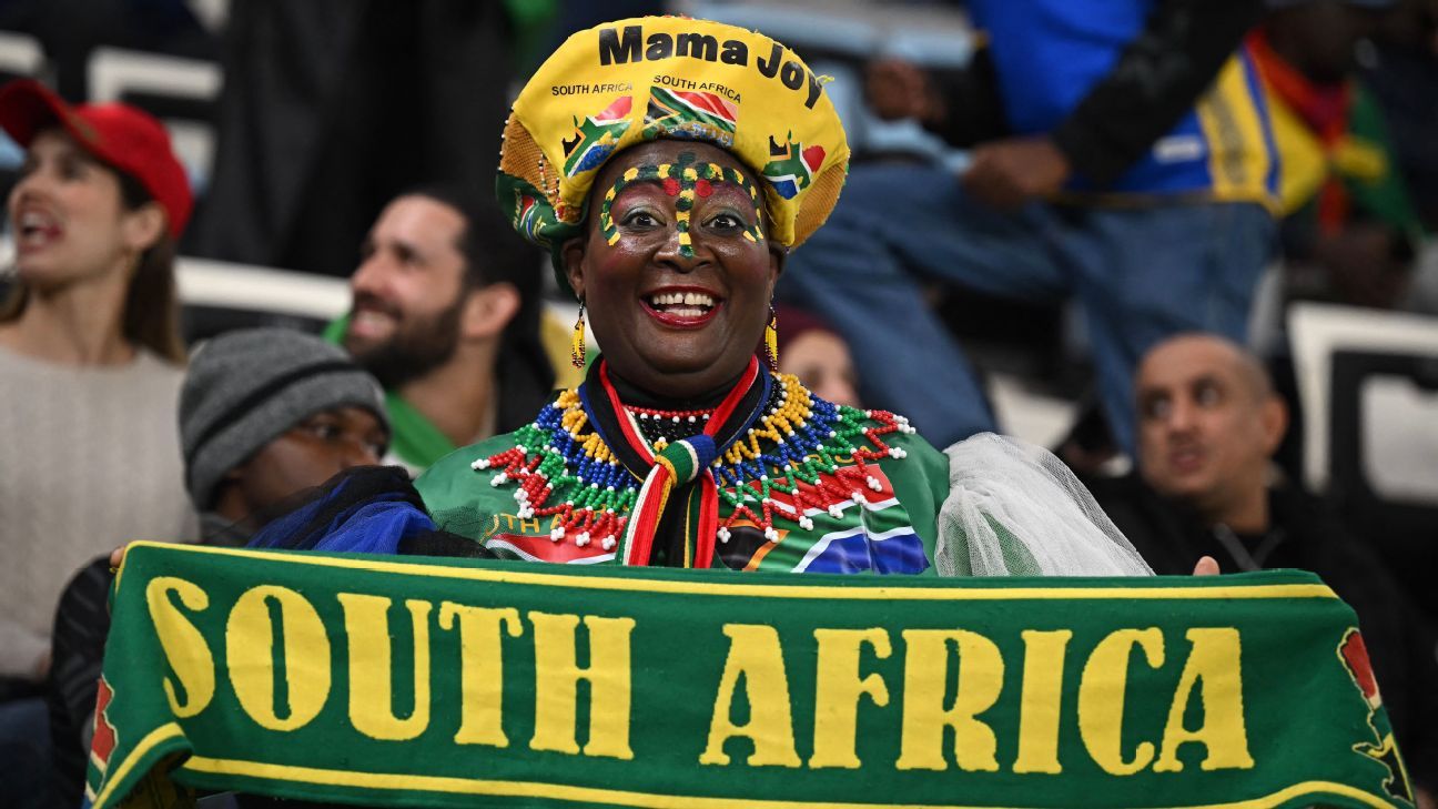 تقول المشجعة الجنوب أفريقية ماما جوي إنها ستذهب إلى نهائيات كأس العالم لكرة القدم، ولديها راعي جديد لتشجيع بافانا