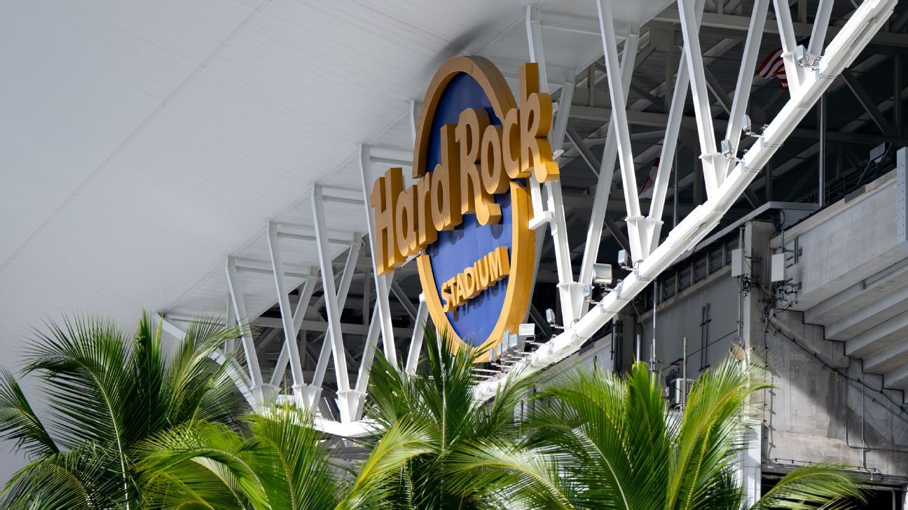 Scenes that set the stage: Top sights and sounds from CFP title game