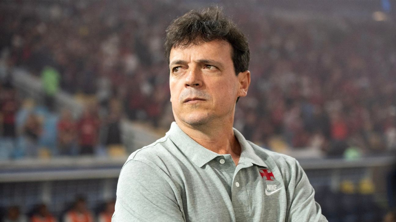 Elogios ao elenco, trabalho com jovens e Memphis Depay: por que Corinthians priorizou Diniz