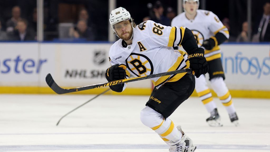 David Pastrnak sixth Bruins player to reach 900 career points