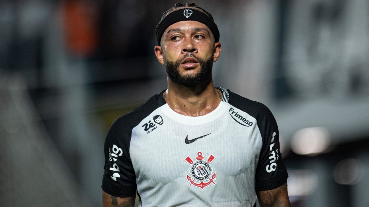 Corinthians: Dívida com Depay infla e proposta de parcelamento irrita jogador
