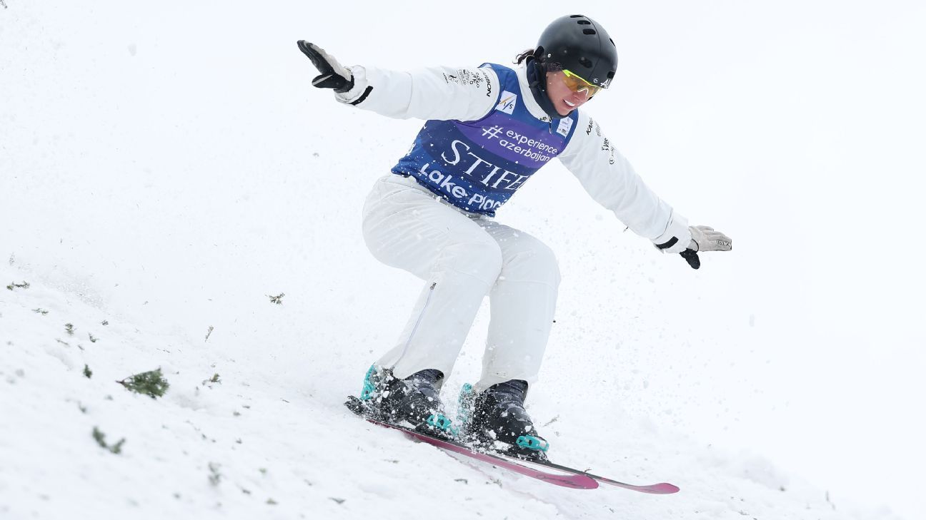 Australia's Peel, top aerials contender, hurts knee