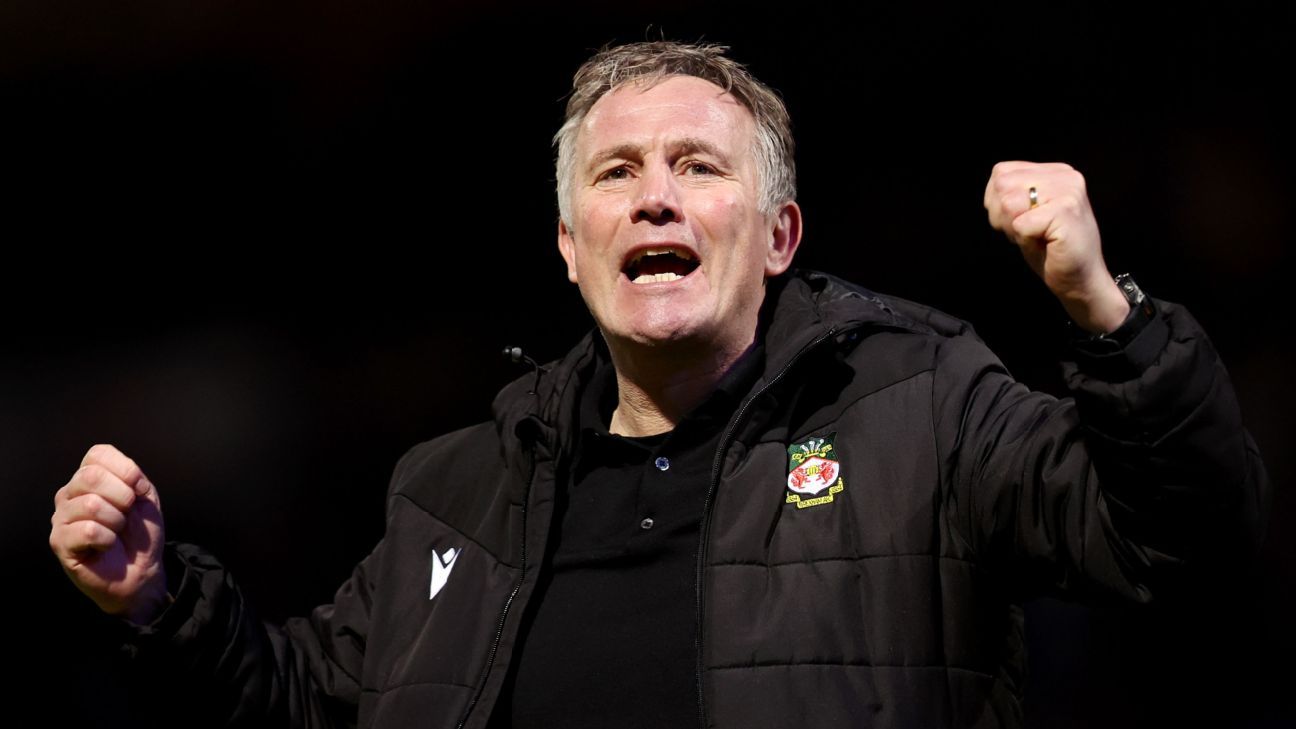 Wrexham boss Phil Parkinson welcomes Rob Mac's backing in club's 'fantastic story"