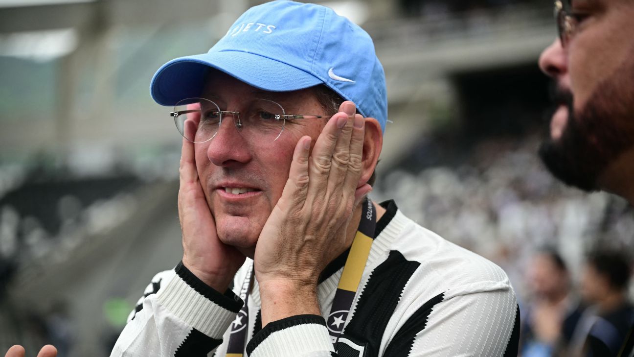 Textor admite deixar Botafogo sob uma condição e desabafa: 'Não é sobre mim'