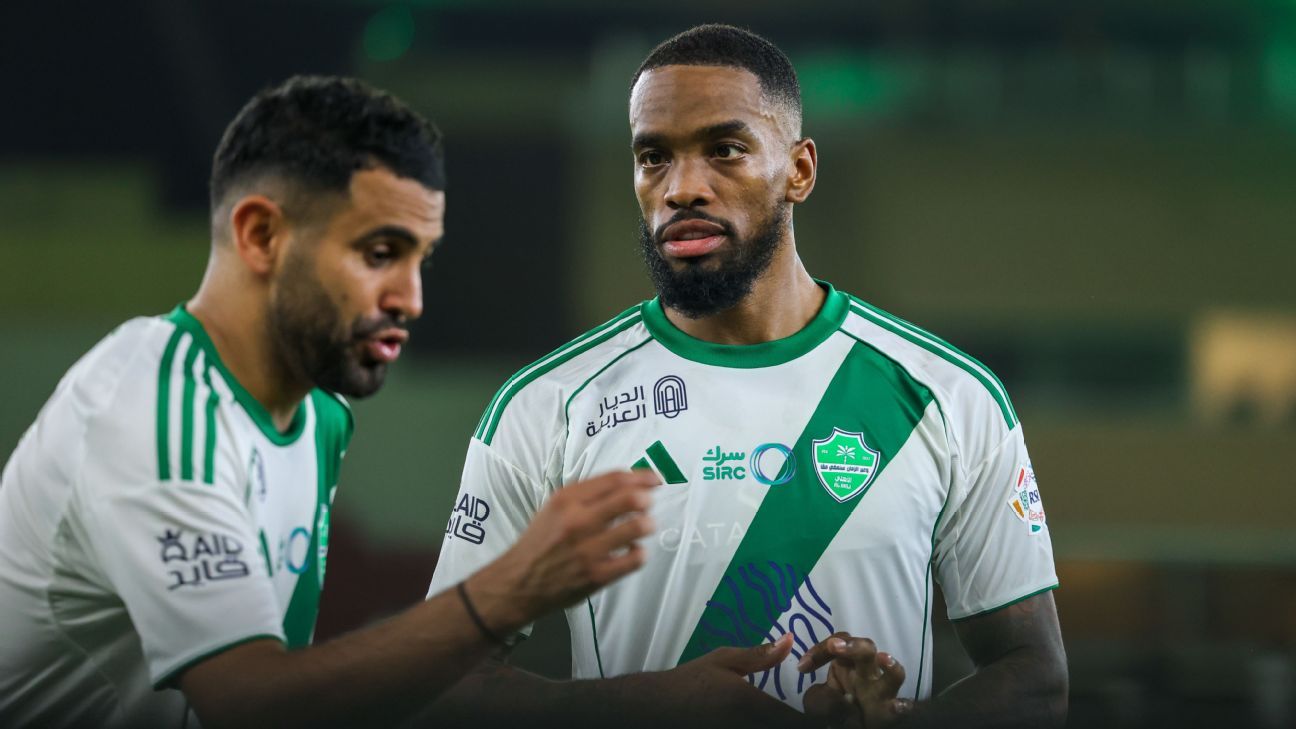 O hat-trick de Ivan Toni aumenta a pressão sobre Cristiano Ronaldo na corrida da Chuteira de Ouro