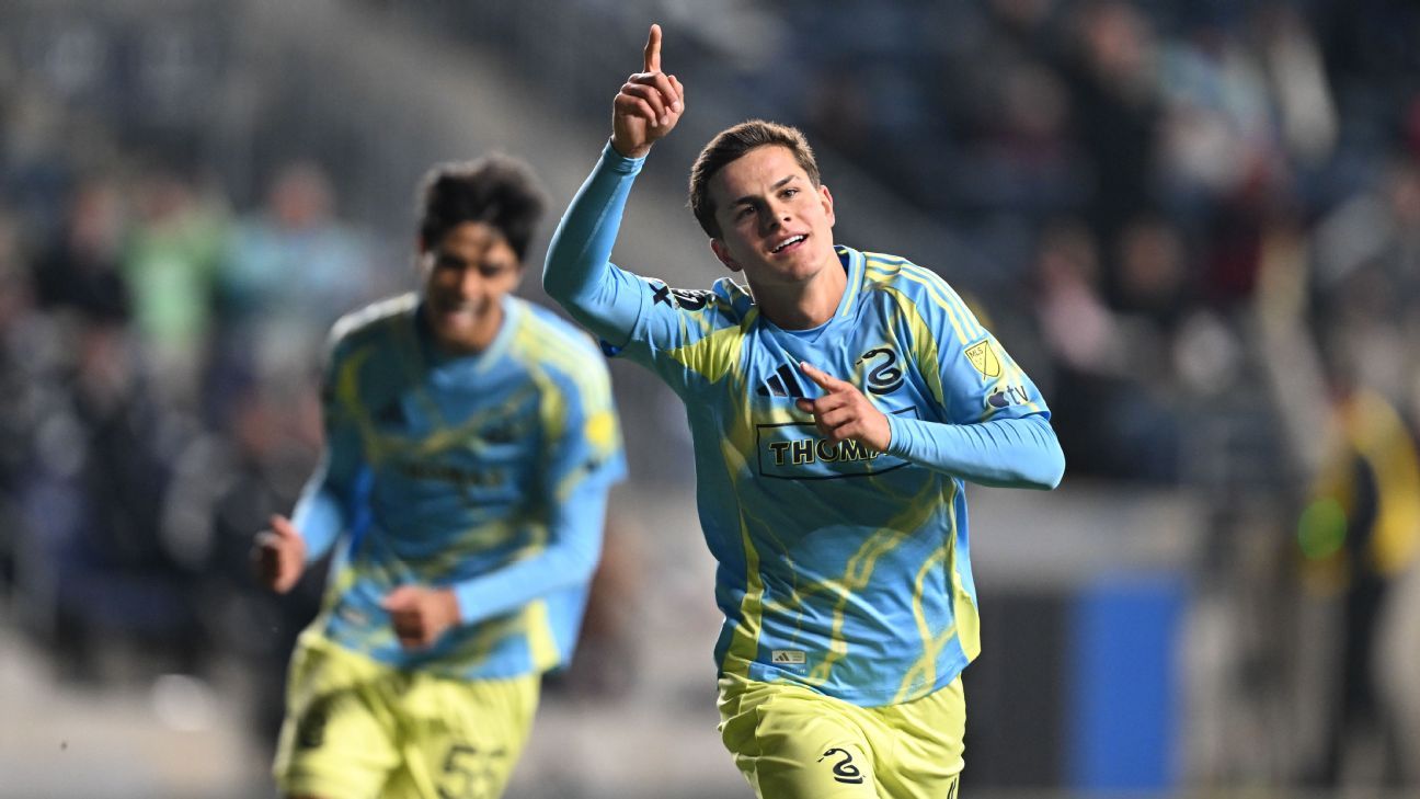 MLS' Sullivan, 16, gets 1st goals, U.S. record