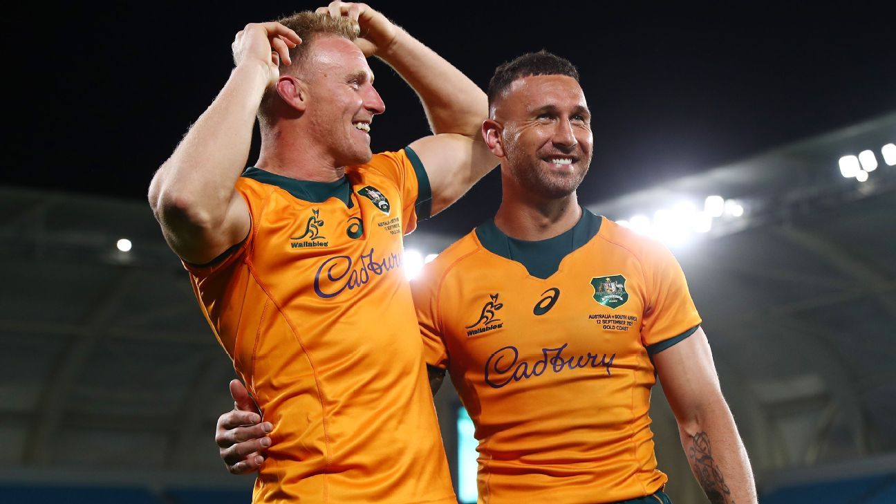 Quade Cooper [R] fue reintegrado al equipo de rugby por Dave Rennie en 2021 e impactó inmediatamente en los Wallabies