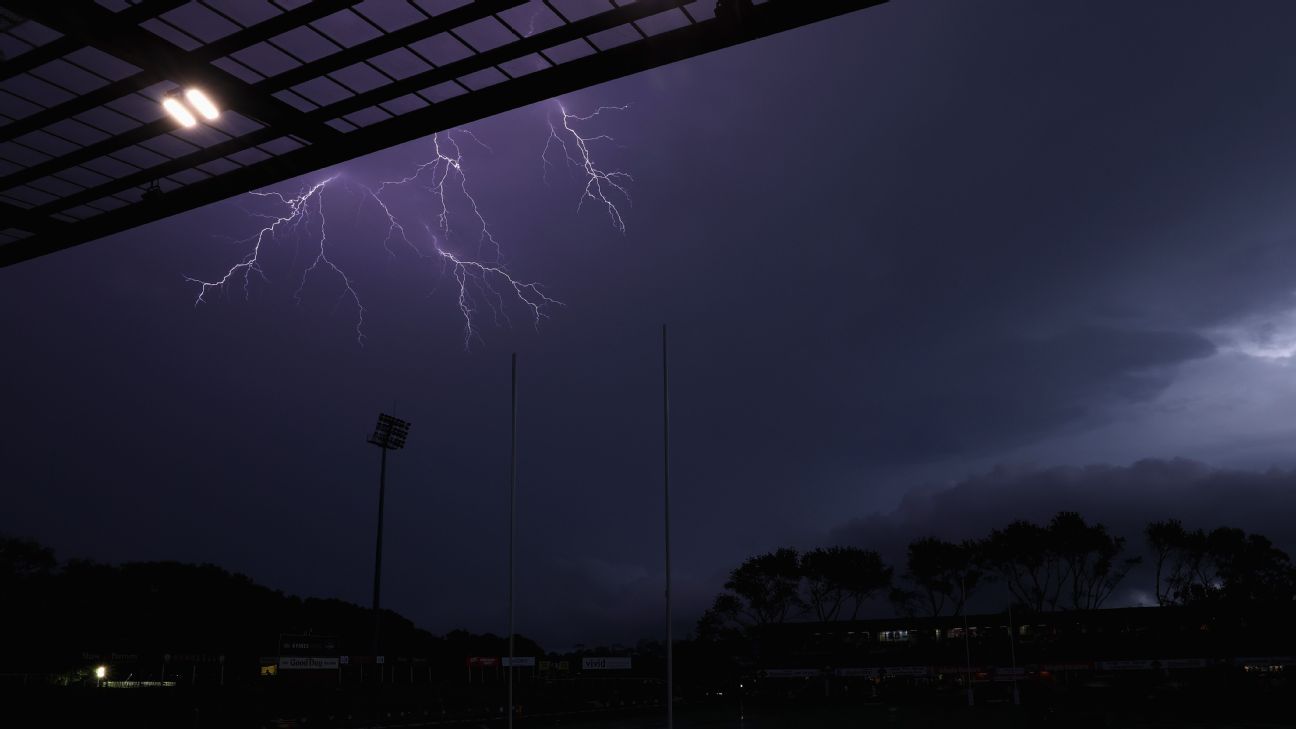 Cherry-Evans booed on Brookvale return with Roosters