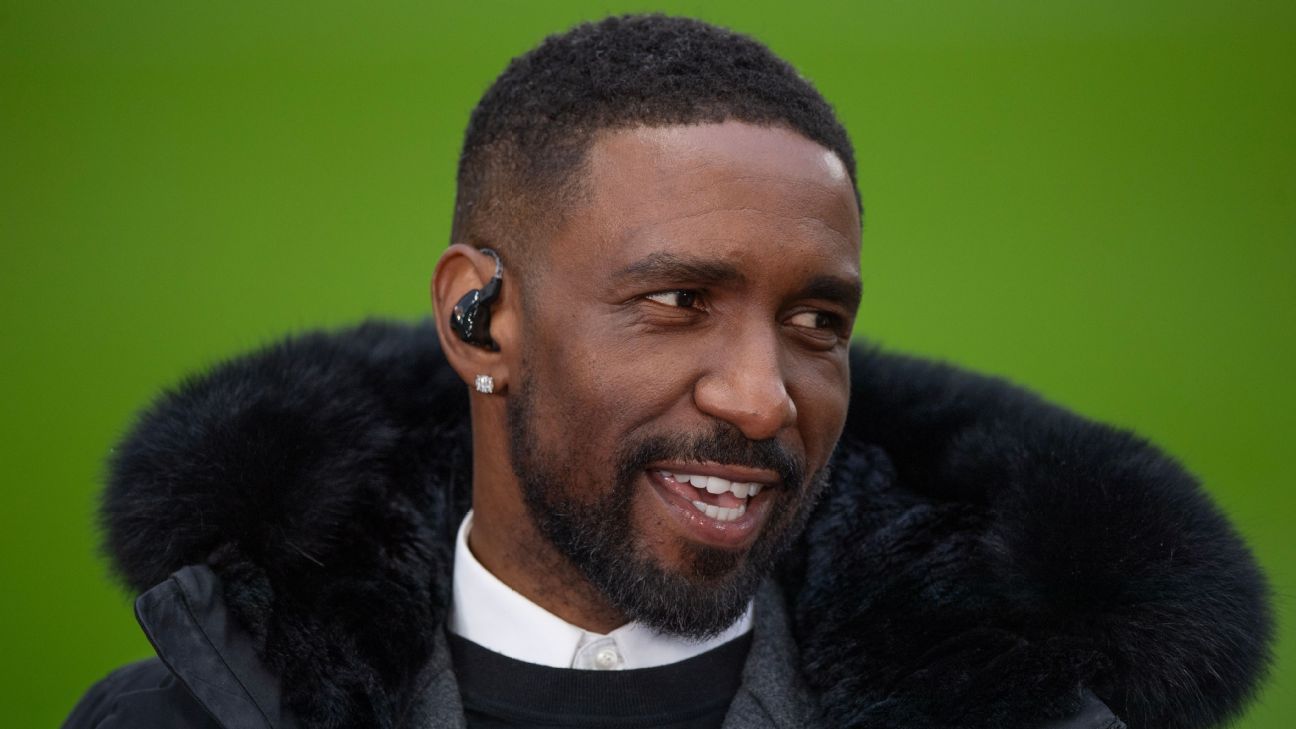 Jermain Defoe named manager of non-league side Woking