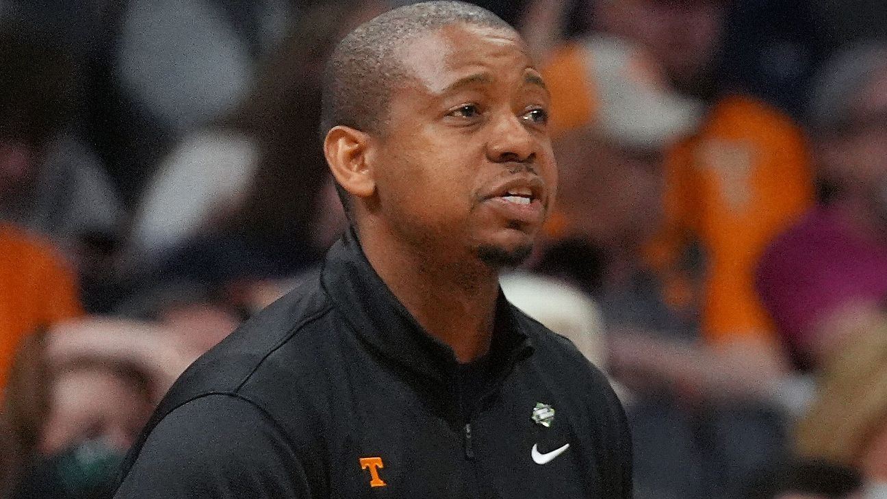 Sources: NC State to hire ex-player Gainey as HC