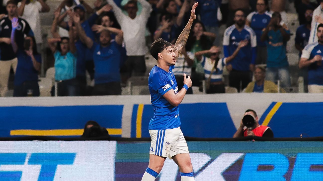 Cruzeiro faz três gols em seis minutos, bate o Vitória na estreia de Artur Jorge e deixa a lanterna