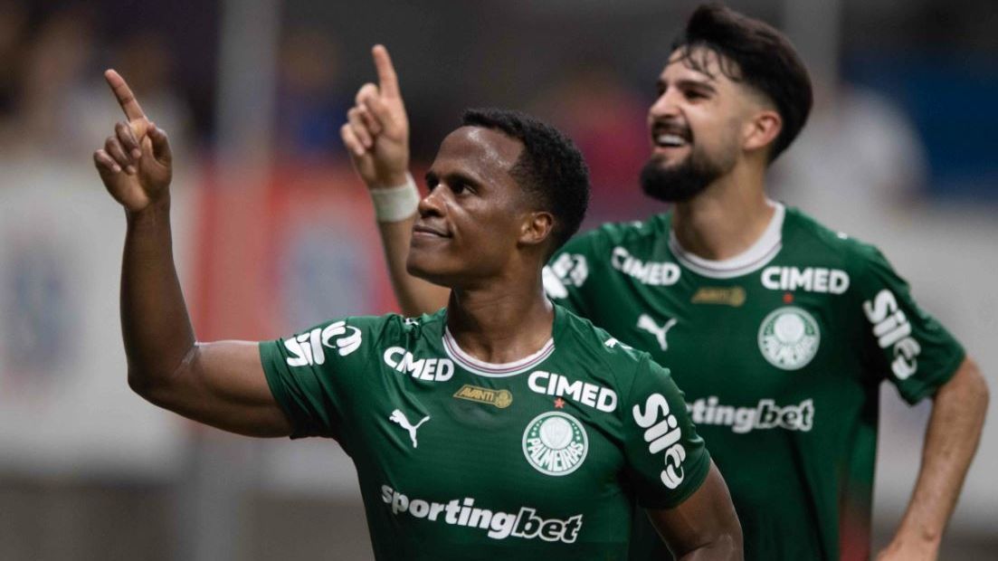 Palmeiras vence Bahia com gol contra no fim e amplia vantagem na liderança do Brasileirão