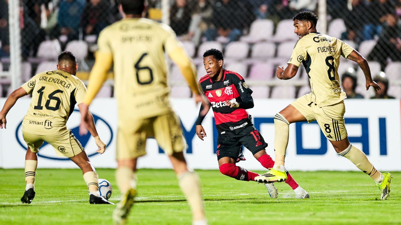 'Flamengo vence com escândalo no VAR': jornal espanhol se espanta com arbitragem em jogo da Libertadores