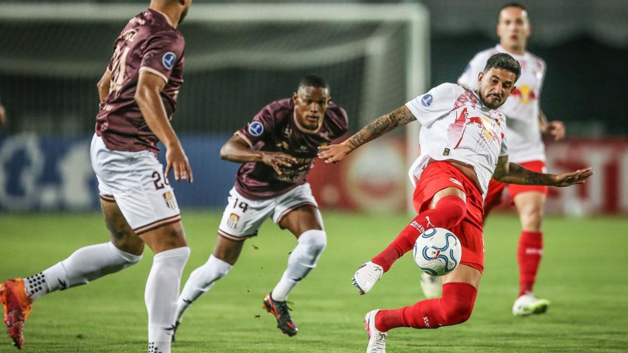 Bragantino vacila no início e perde para o Carabobo na estreia da Sul-Americana
