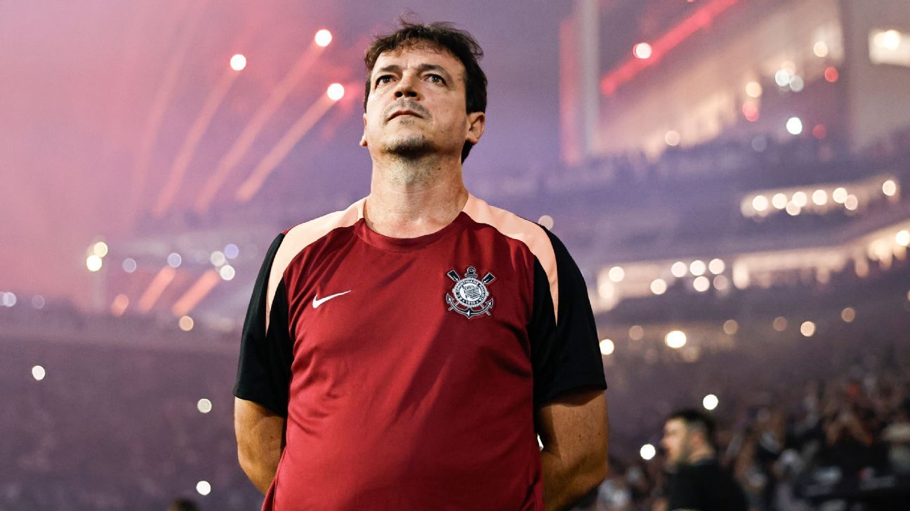 Diniz responde sobre publicação polêmica de Memphis e elogia astro do Corinthians: 'Personalidade que faz bem para o futebol'