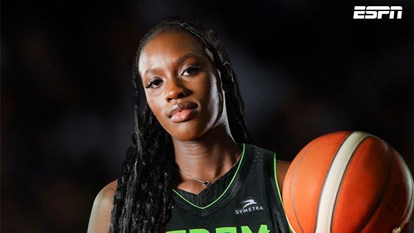 Awa Fam, escolha número 3 do draft da WNBA, celebra novo desafio com o Seattle Storm