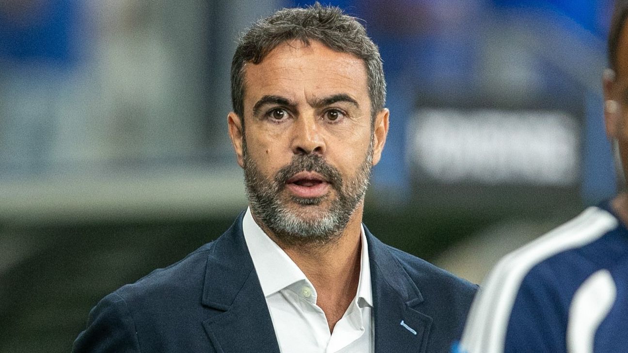 Artur Jorge mostra preocupação após derrota do Cruzeiro e responde sobre renovação até 2030: 'Muito simples de explicar'