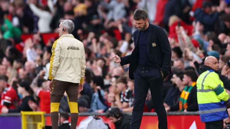 لا ينبغي على مانشستر يونايتد “الإفراط في الاحتفال” بالتأهل إلى دوري أبطال أوروبا- مايكل كاريك