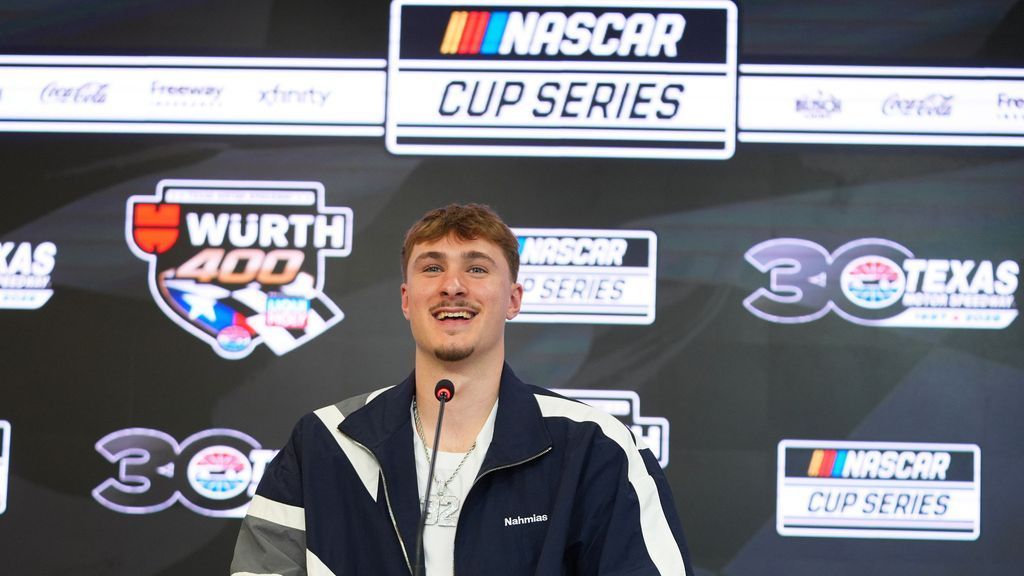 Cooper Flagg, Rookie do Ano da NBA, é Passageiro do Piloto de NASCAR Connor Zilisch