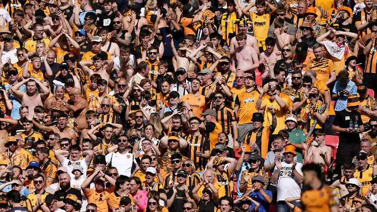 هال سيتي يفوز في مباراة فاصلة مليئة بالفضائح وصولاً إلى الدوري الإنجليزي